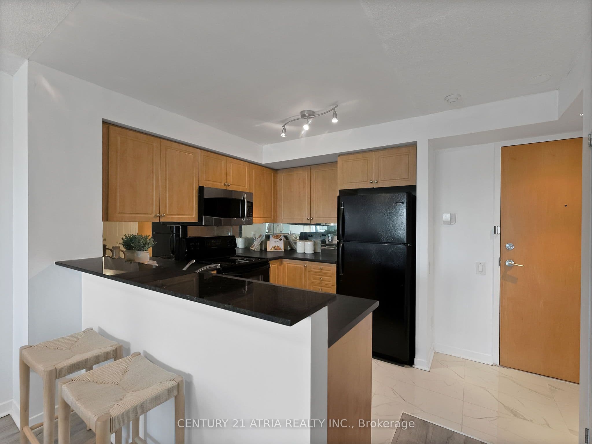 1040 The Queensway Avenue N 502, Toronto, ON M8Z 0A7