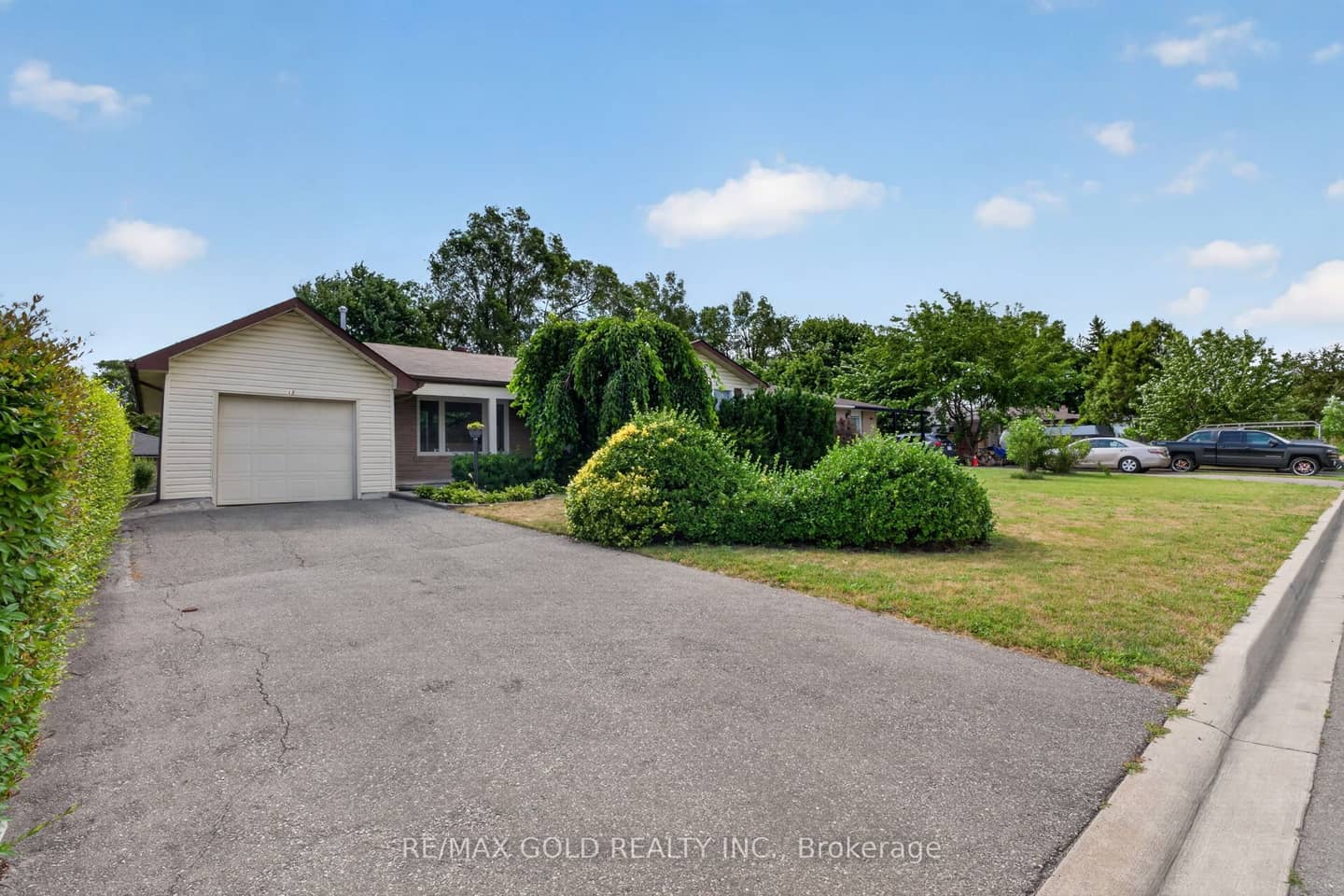 18 Esplanade Road, Brampton, ON L6T 2C7