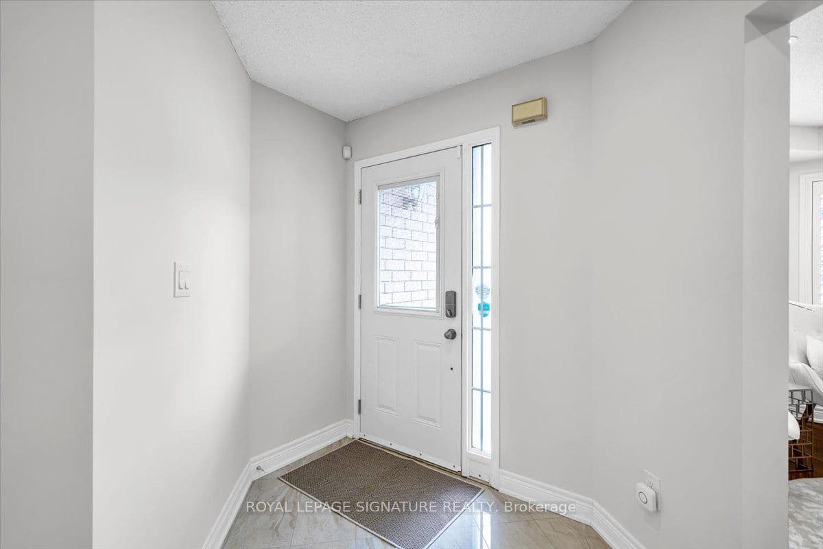 3 Griffen Place, Whitby, ON L1R 2N5