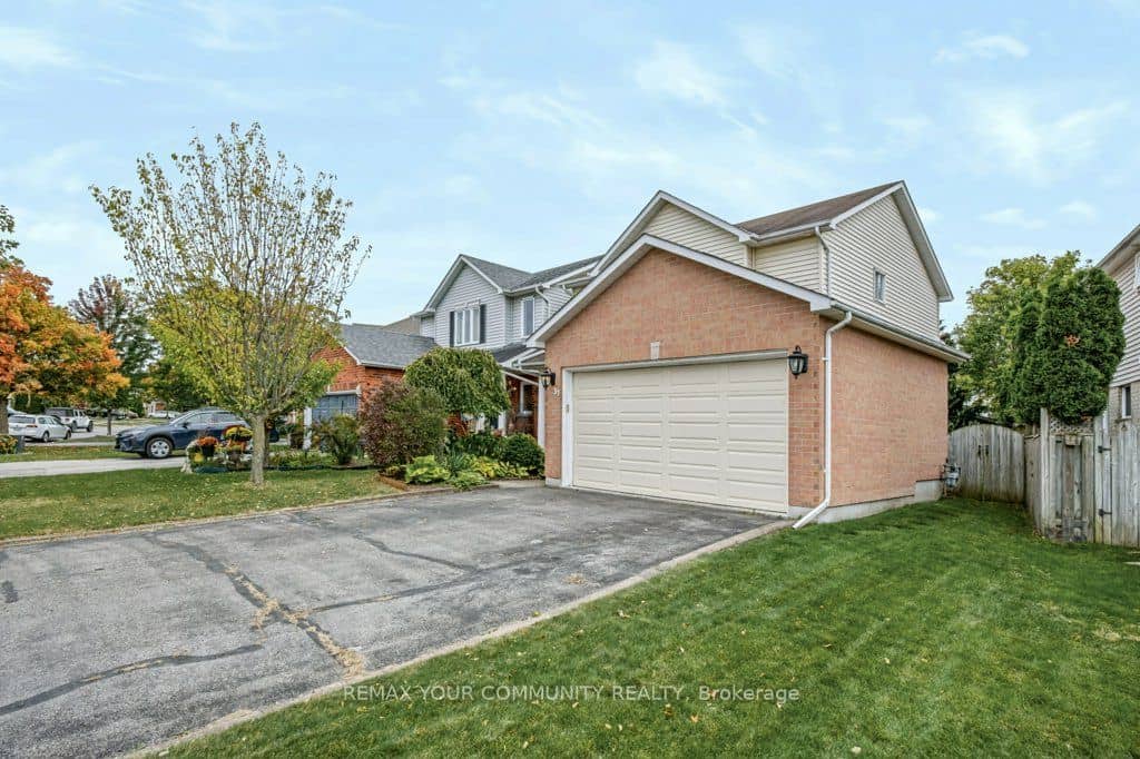 37 Brownstone Crescent, Clarington, ON L1E 2Y1