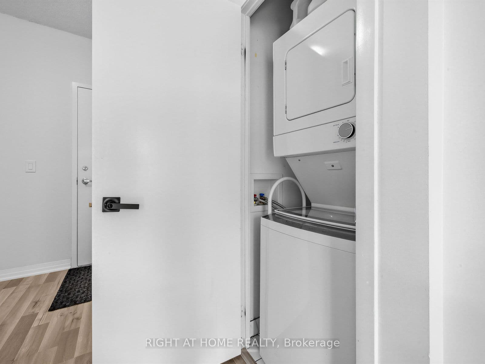 155 Legion Road N 208, Toronto, ON M8Y 0A7