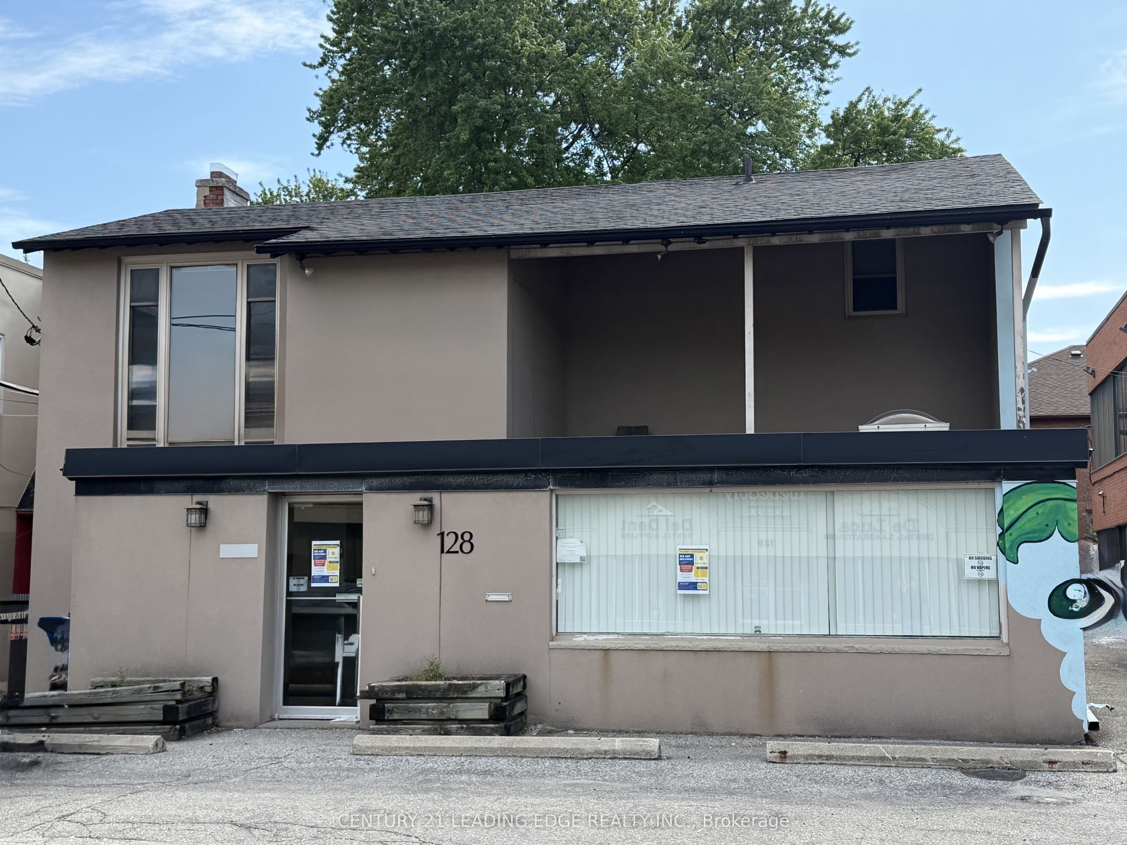 203 Finch Avenue W, Toronto, ON M2R 1M2