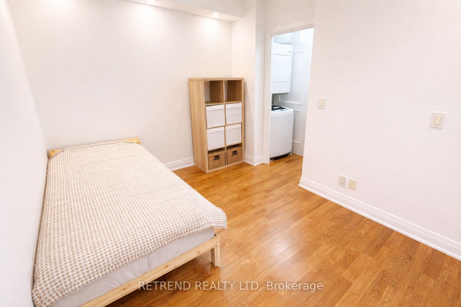 2737 Keele Street 205, Toronto, ON M3M 2E9