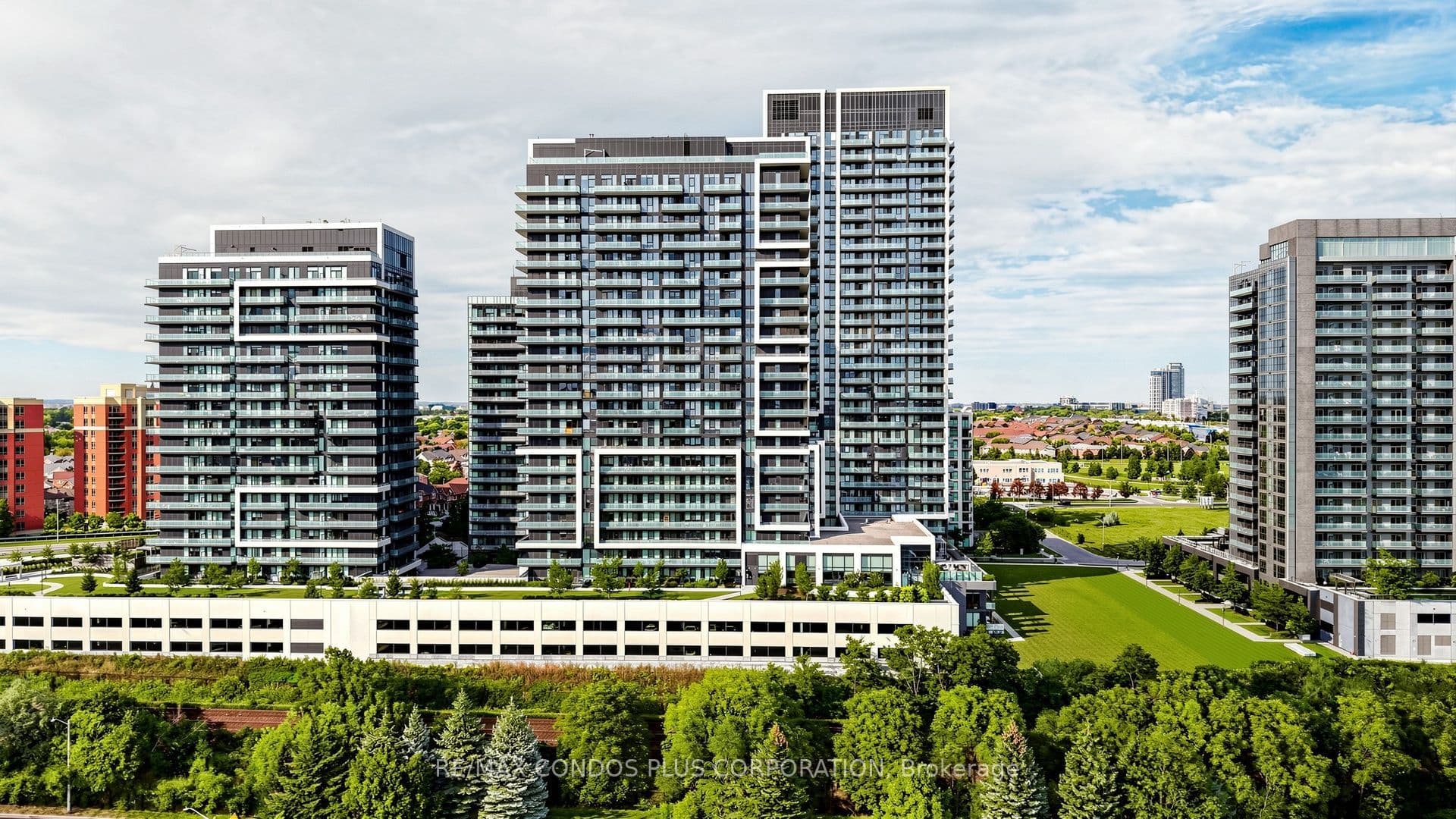 105 Oneida Crescent 503, Richmond Hill, ON L4B 0H6