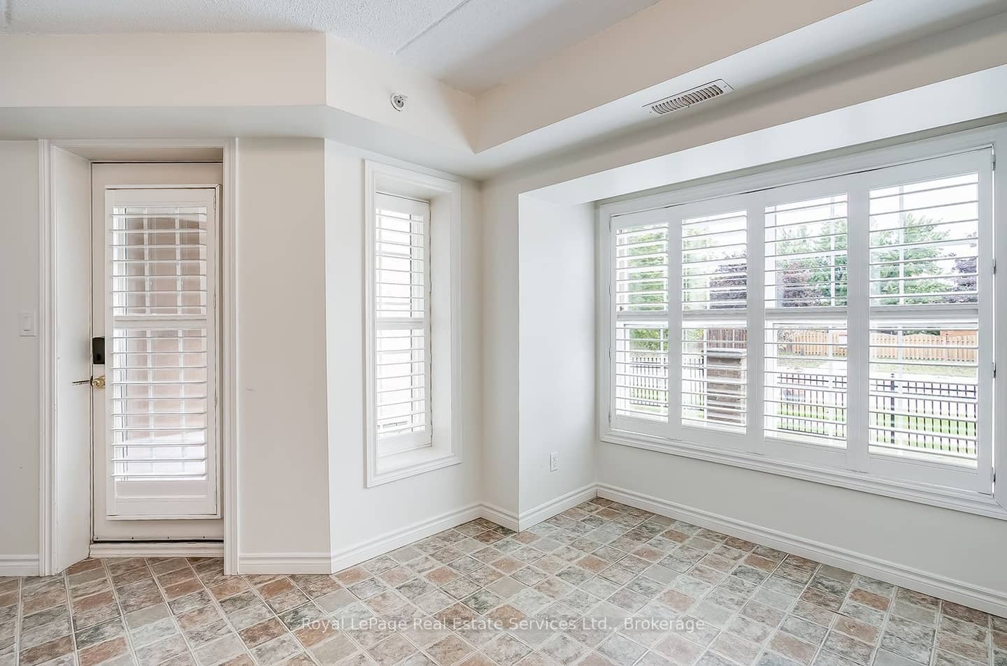 1460 Bishops Gate 111, Oakville, ON L6M 4N5