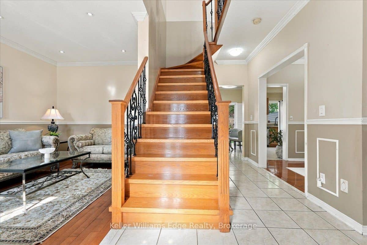 671 Twain Avenue, Mississauga, ON L5W 1K7