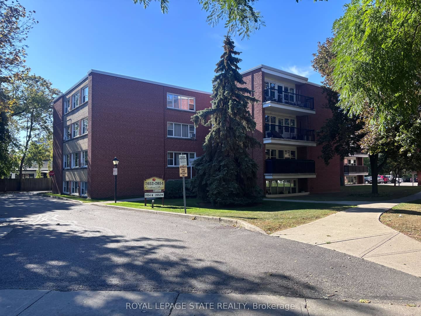 2054 Courtland Drive 404, Burlington, ON L7R 1R8