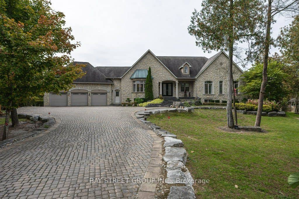 5 River Stone Court, East Gwillimbury, ON L0G 1V0