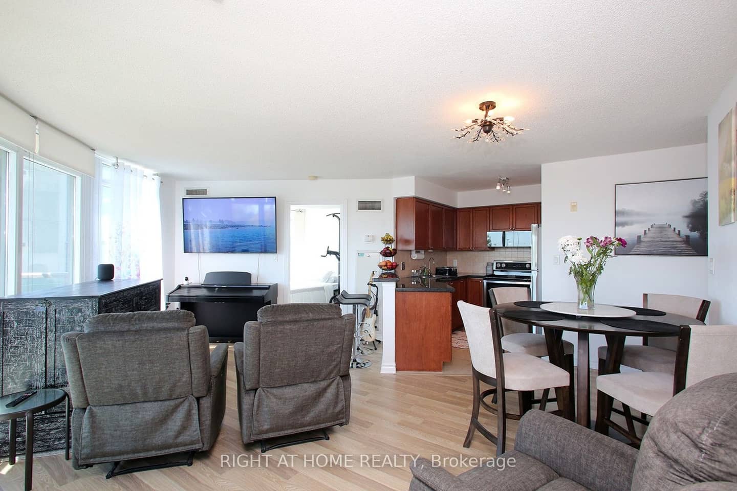 3830 Bathurst Street 505, Toronto, ON M3H 6C5