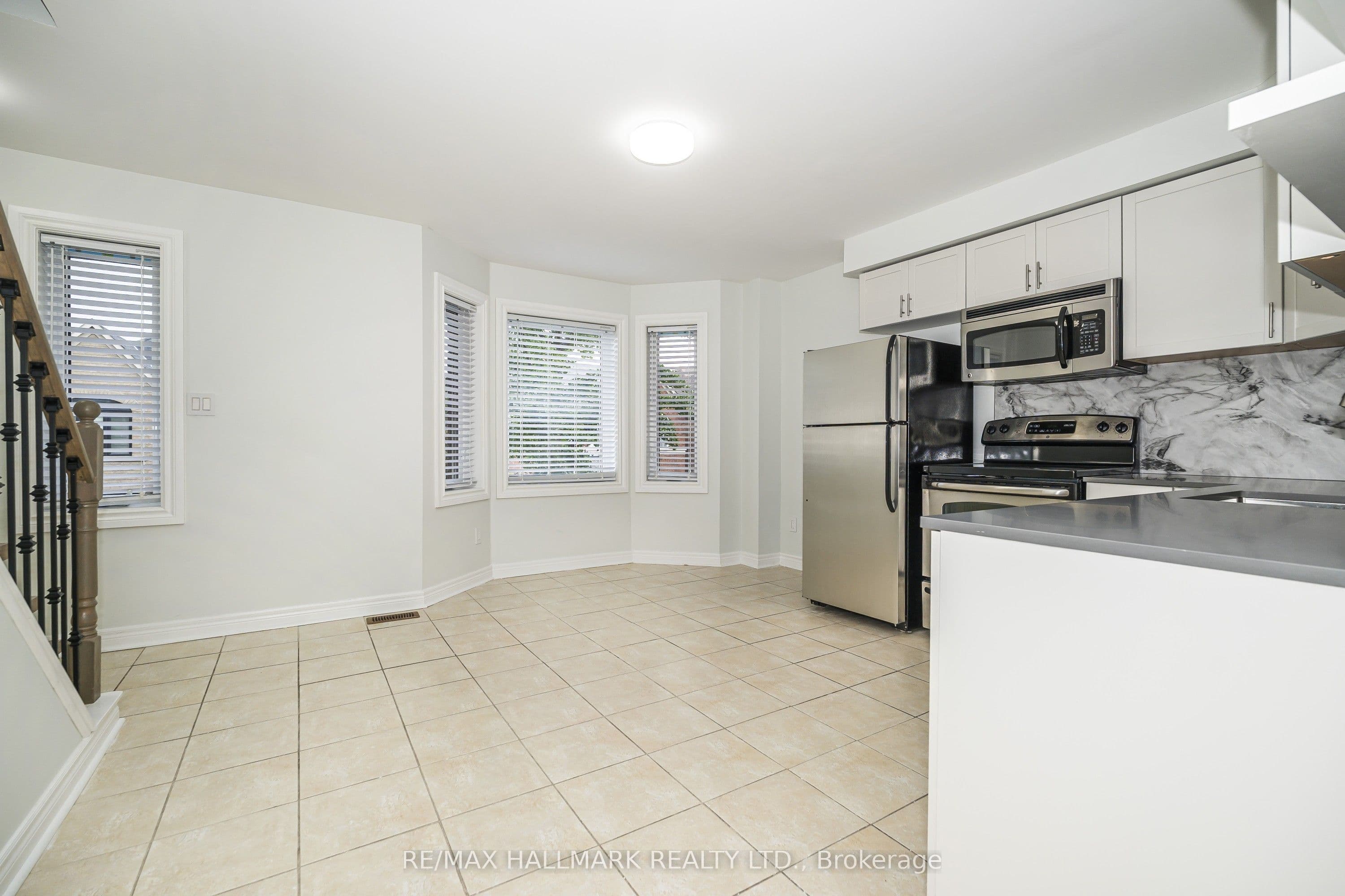 125 Viella Street UPPER, Toronto, ON M6N 5C7