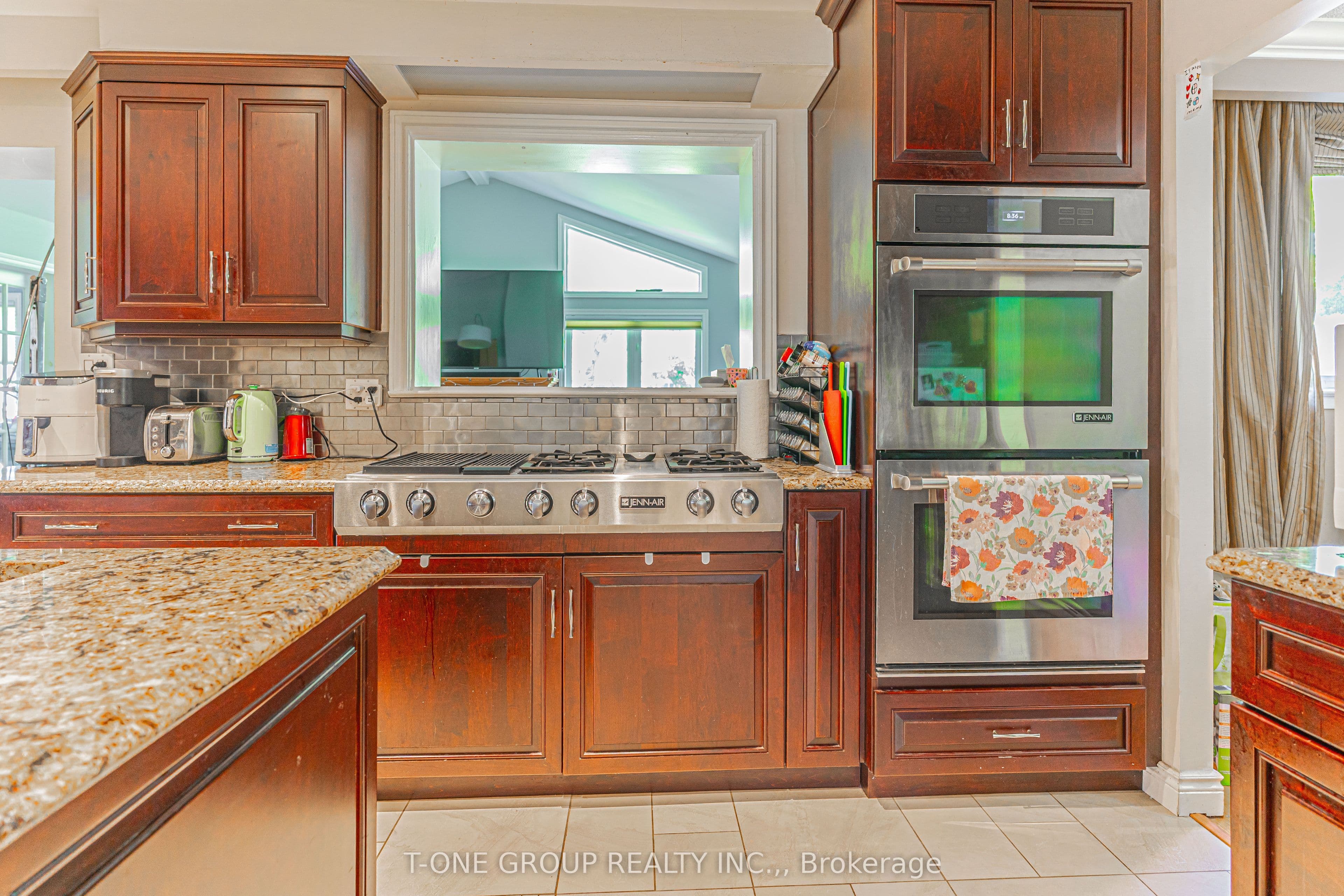 16 Knotty Pine Trail, Markham, ON L3T 3W4
