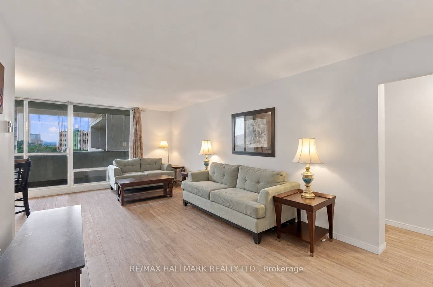 1 Massey Square 1419, Toronto, ON M4C 5L4