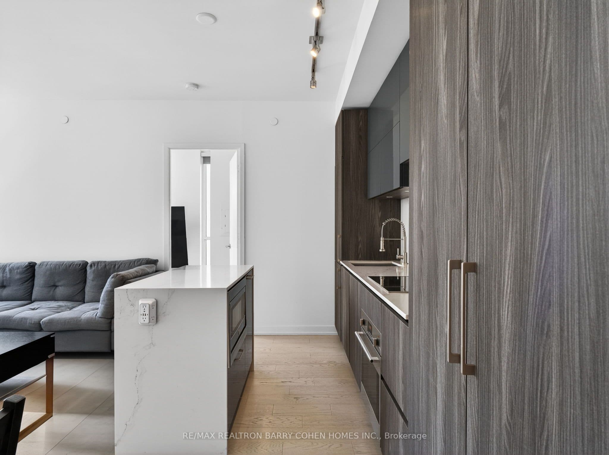 1 Yorkville Avenue 905, Toronto, ON M4W 1L1