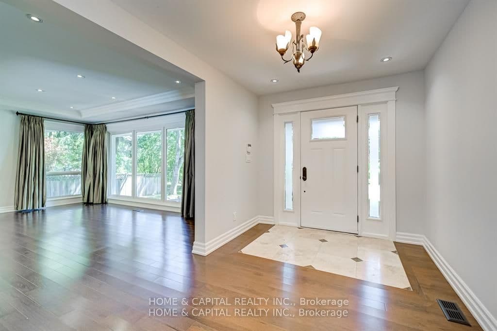 2043 Malbrook Road, Oakville, ON L6J 1Y8