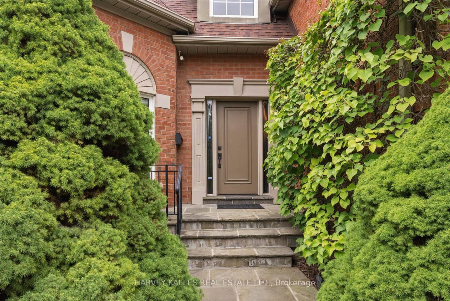 3685 St. Laurent Court, Mississauga, ON L5L 4T2