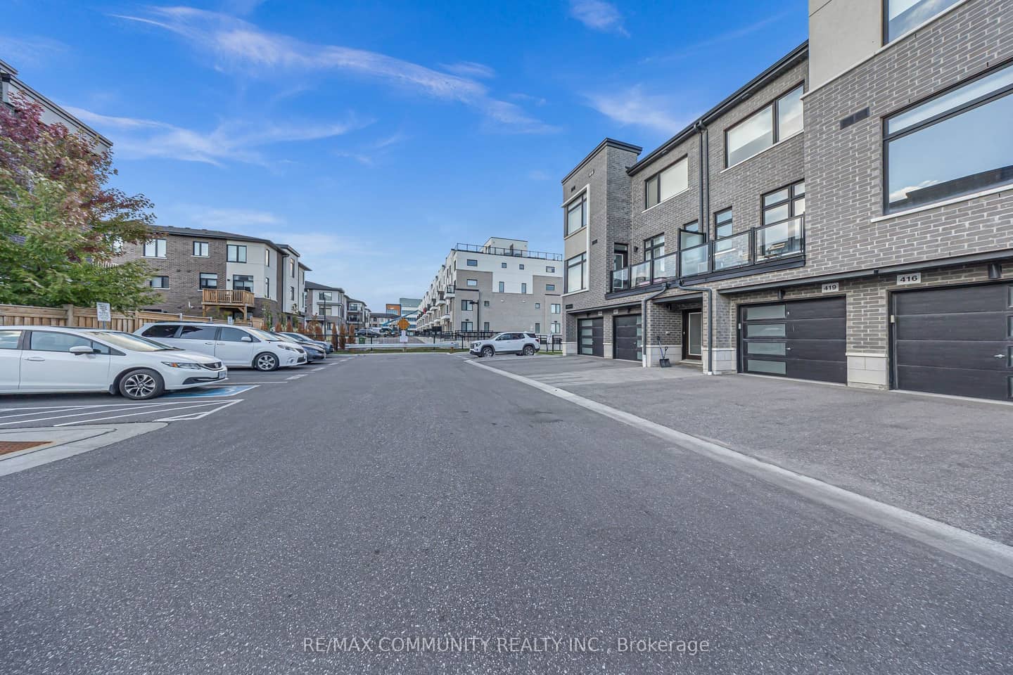 2550 Castlegate Crossing 419, Pickering, ON L1X 0H6