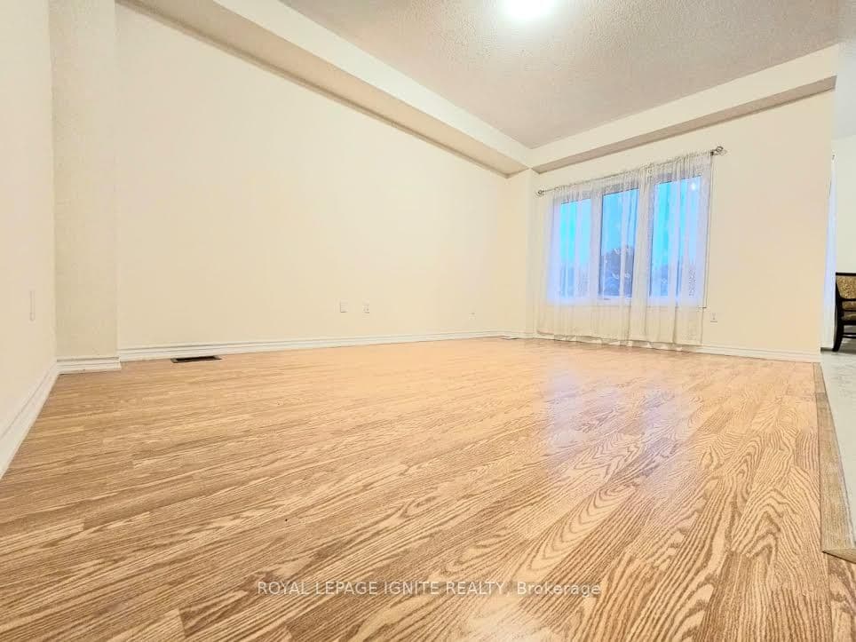 25 Jack Potts Way, Clarington, ON L1E 0E8