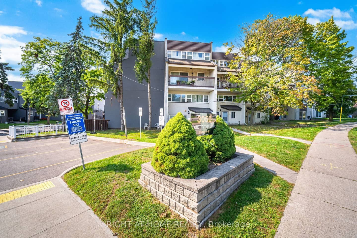 3050 Constitution Boulevard 79, Mississauga, ON L4Y 3X1