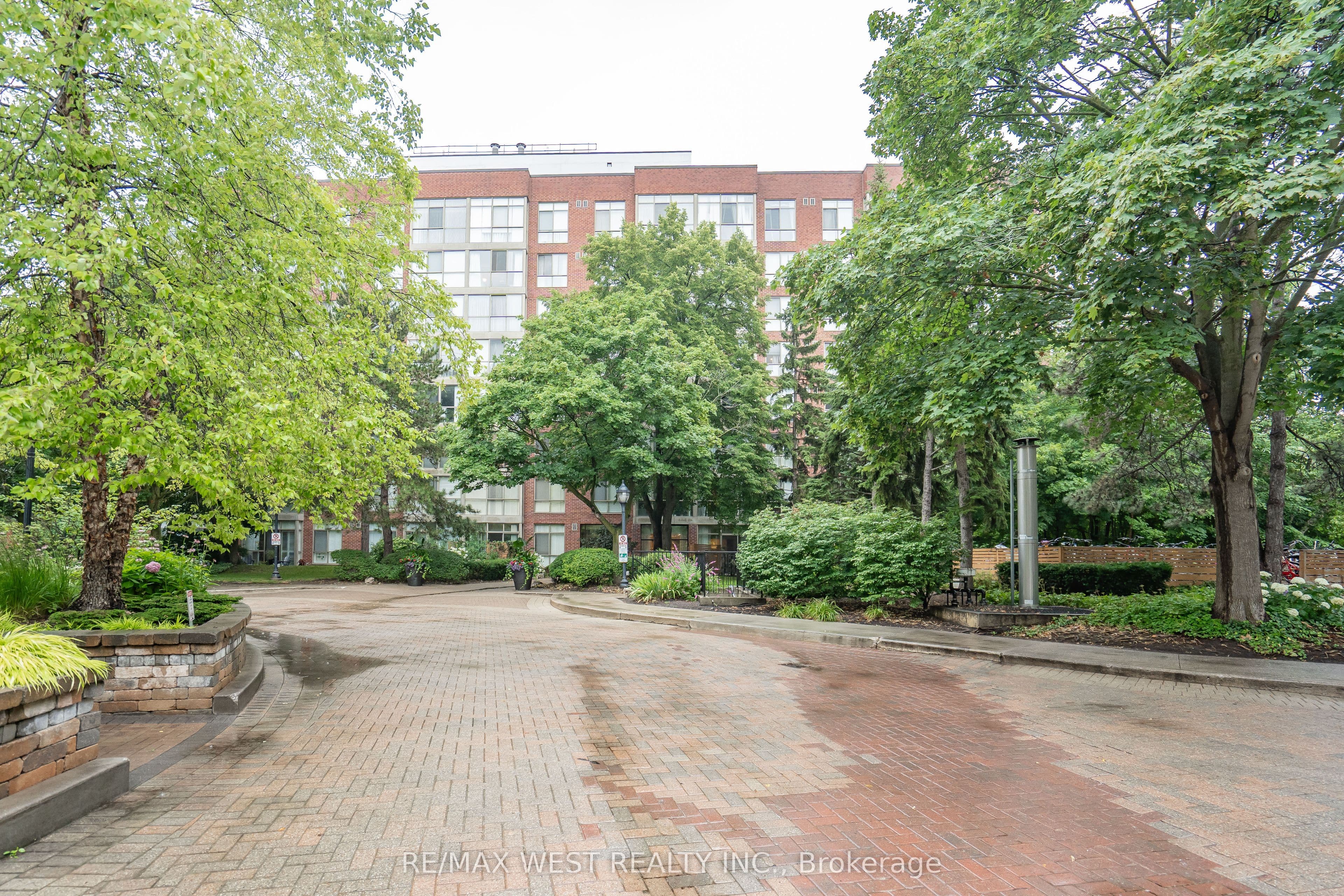 24 Southport Street 749, Toronto, ON M6S 4Z1