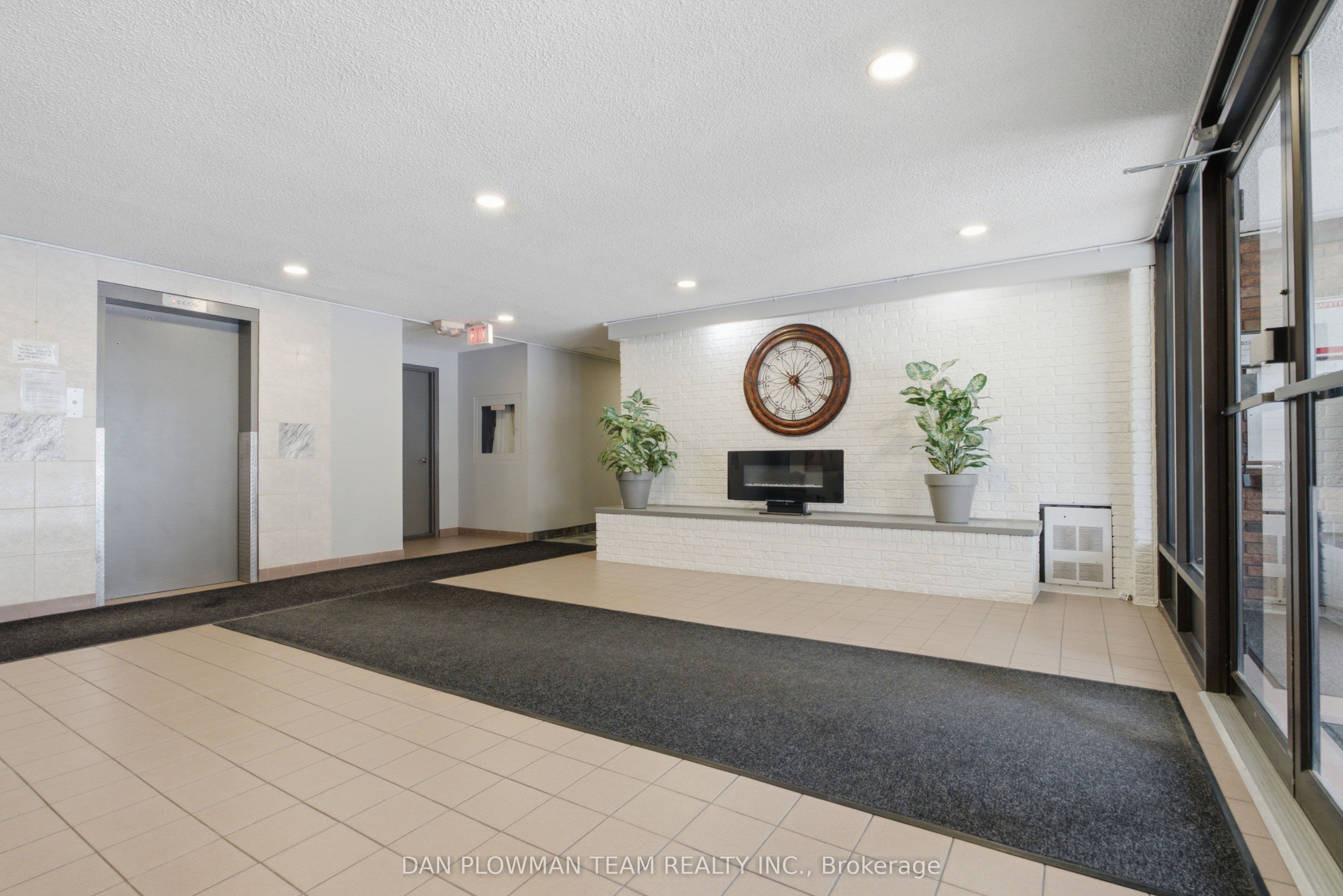 131 Taunton Road E 204, Oshawa, ON L1G 3T8