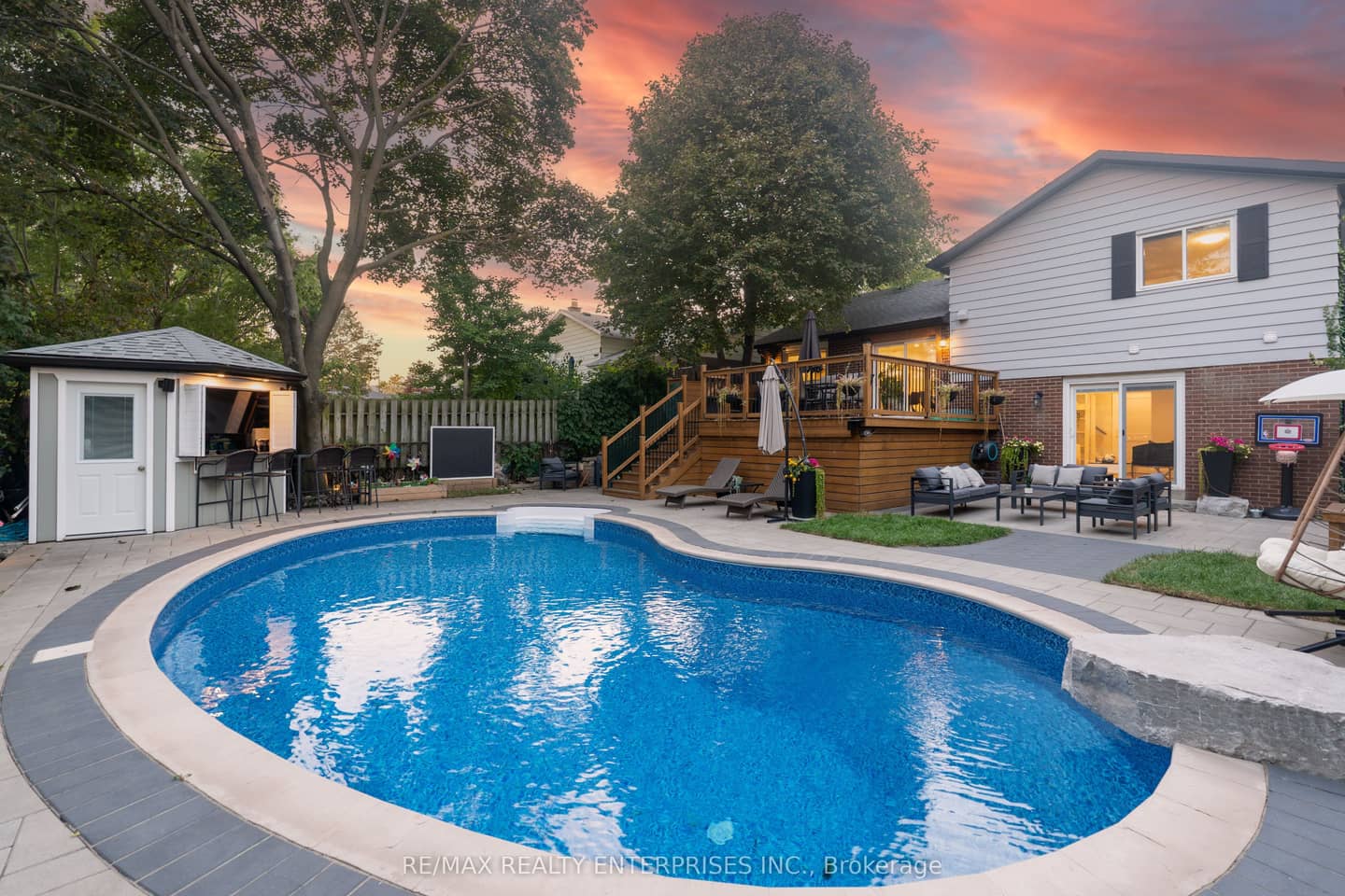 2668 Homelands Drive, Mississauga, ON L5K 1H8