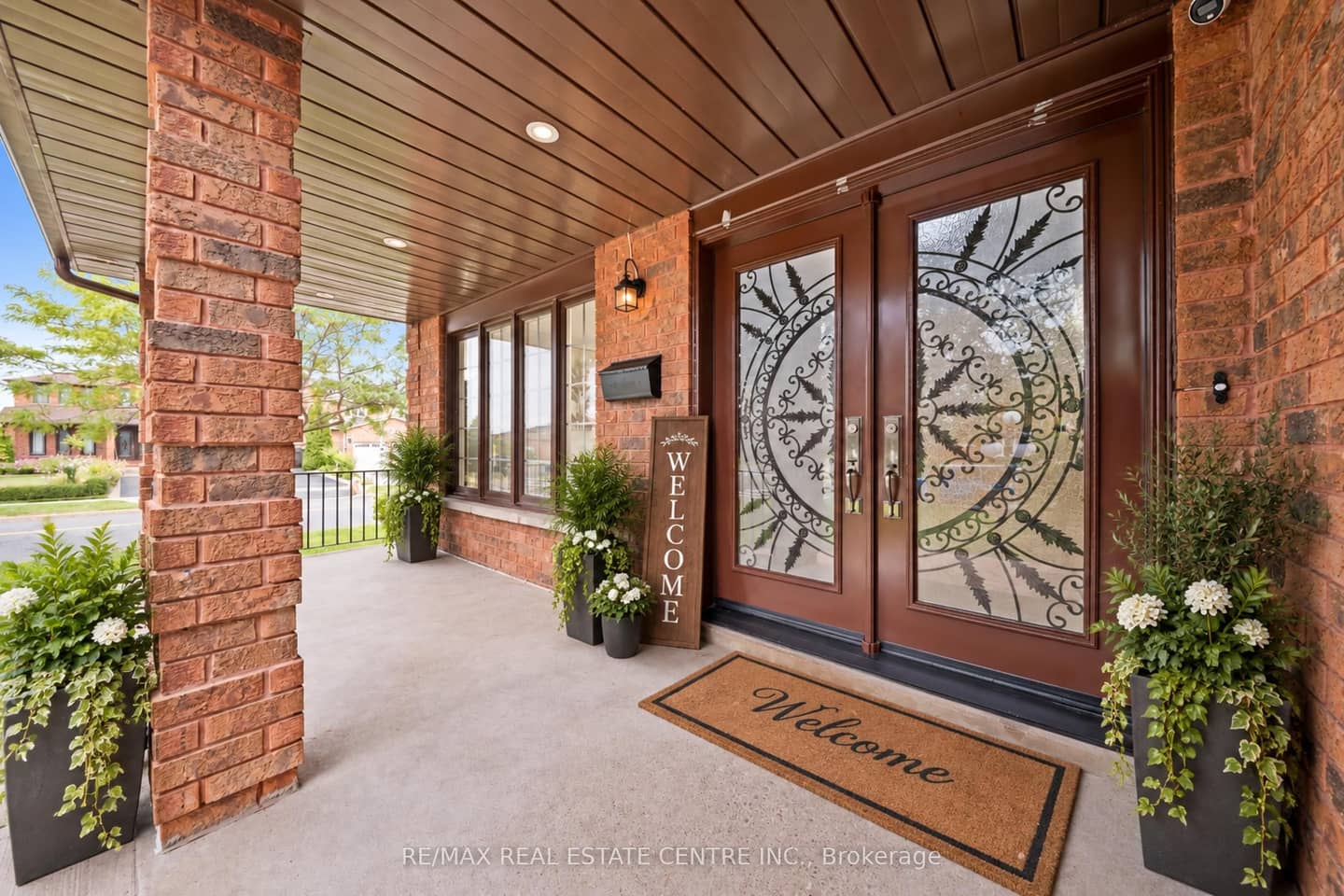 2 Hollyburn Court, Vaughan, ON L4L 6G2