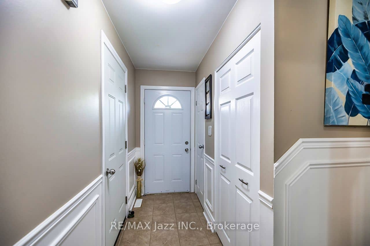 1330 Trowbridge Drive 3, Oshawa, ON L1G 7L1