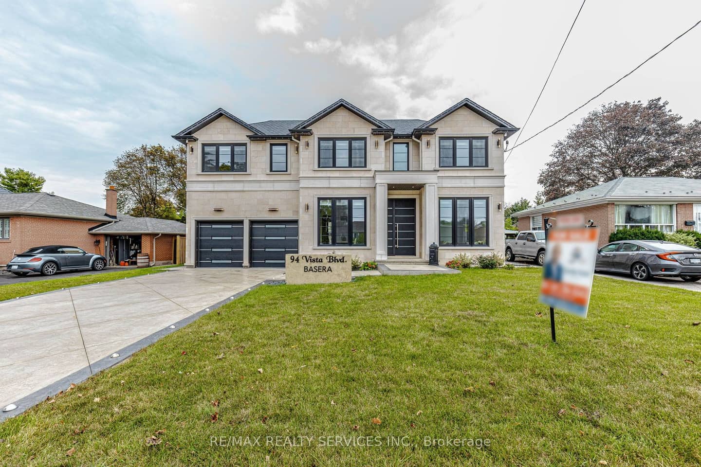 94 Vista Boulevard, Mississauga, ON L5M 1V9