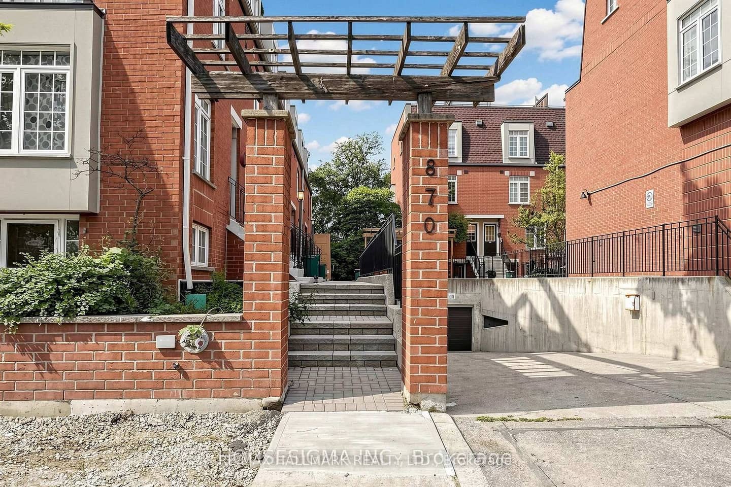 870 Jane Street 106, Toronto, ON M6N 4C2