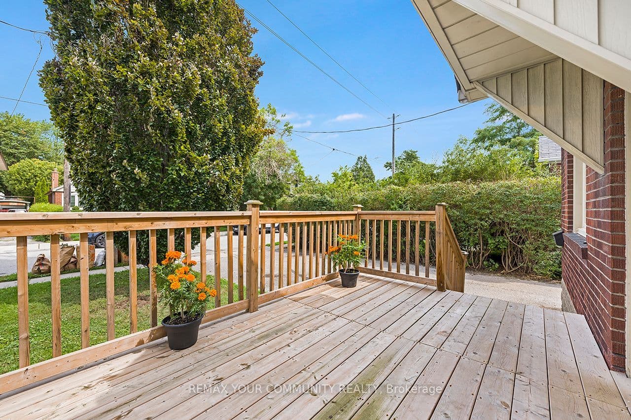 73 Struthers Street, Toronto, ON M8V 1Y2