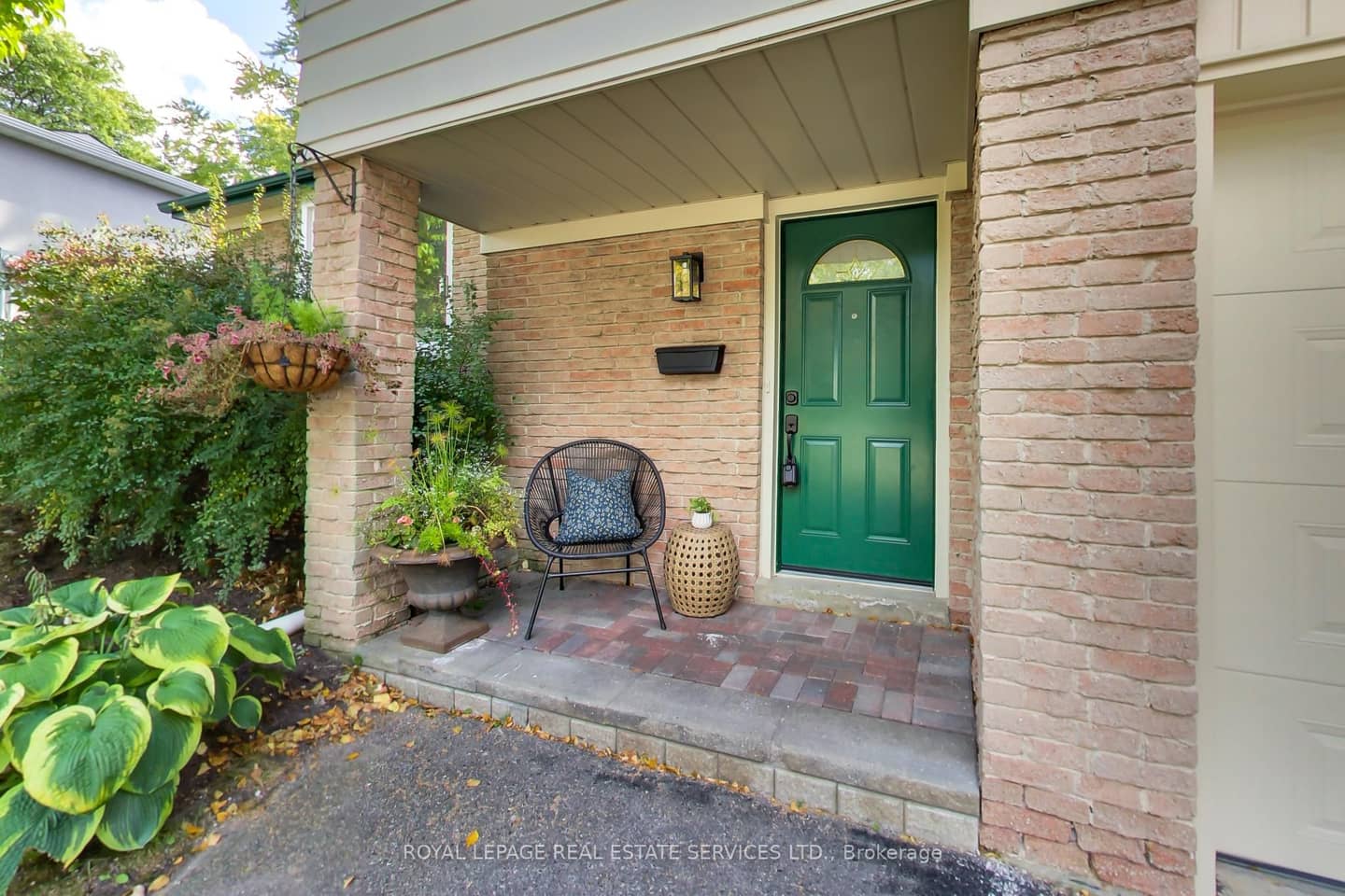 151 Cliffwood Road, Toronto, ON M2H 2E3