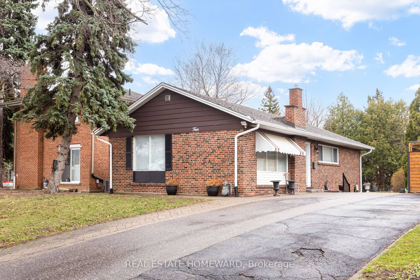 4 Moorecroft Crescent, Toronto, ON M1K 3V1