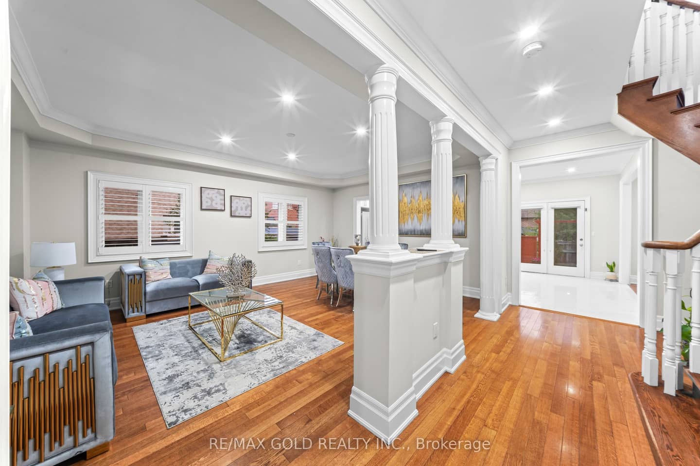 16 Regis Circle, Brampton, ON L6P 1Y8