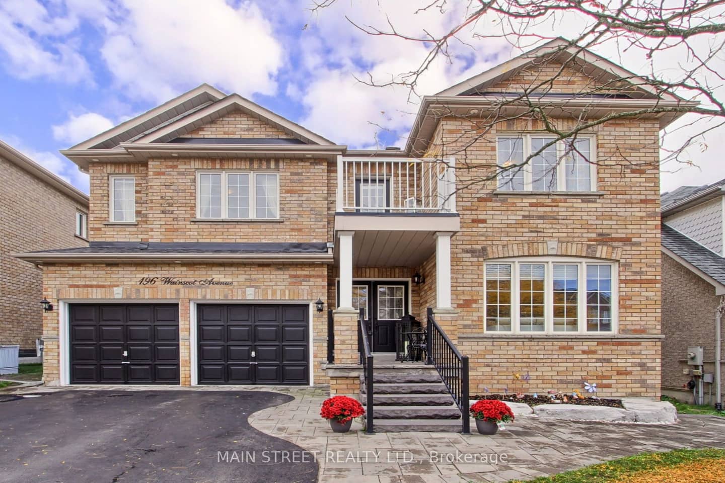 196 Wainscot Avenue, Newmarket, ON L3X 2X4