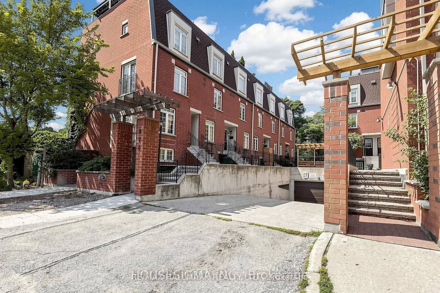 870 Jane Street 106, Toronto, ON M6N 4C2