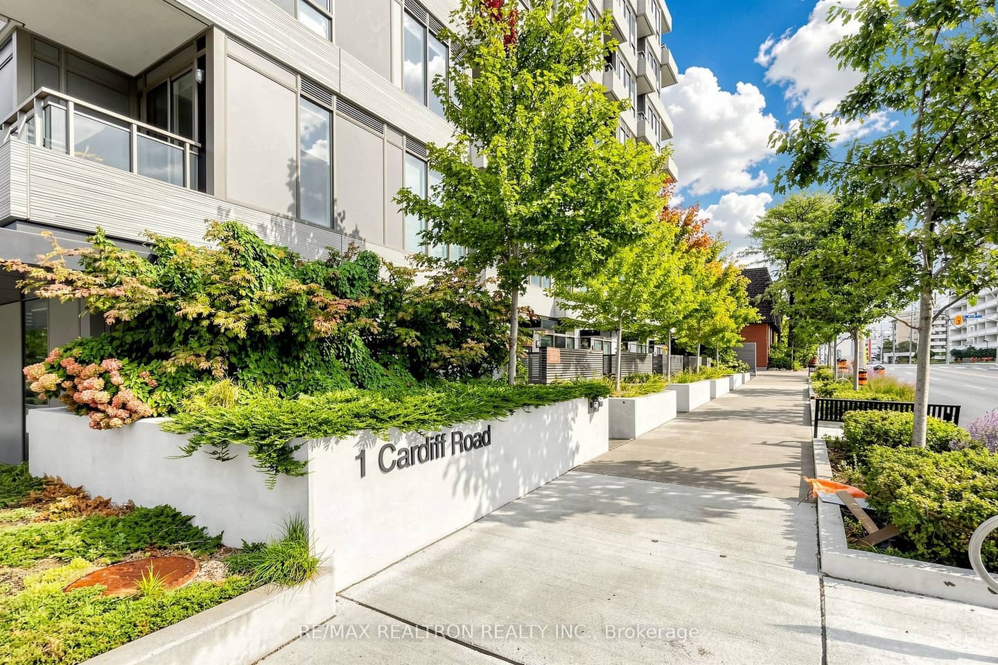1 Cardiff Road 308, Toronto, ON M4P 0G2