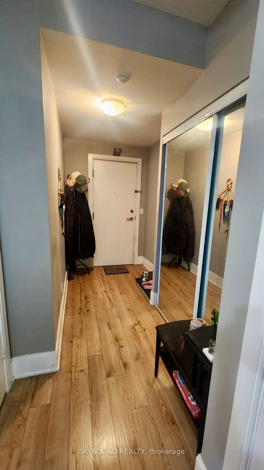 330 Burnhamthorpe Road W 1404, Mississauga, ON L5B 0E1