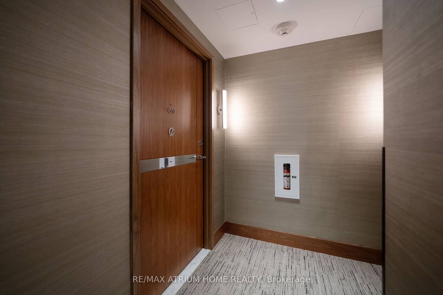 3 Concord Cityplace Way 4510, Toronto, ON M5V 0X4