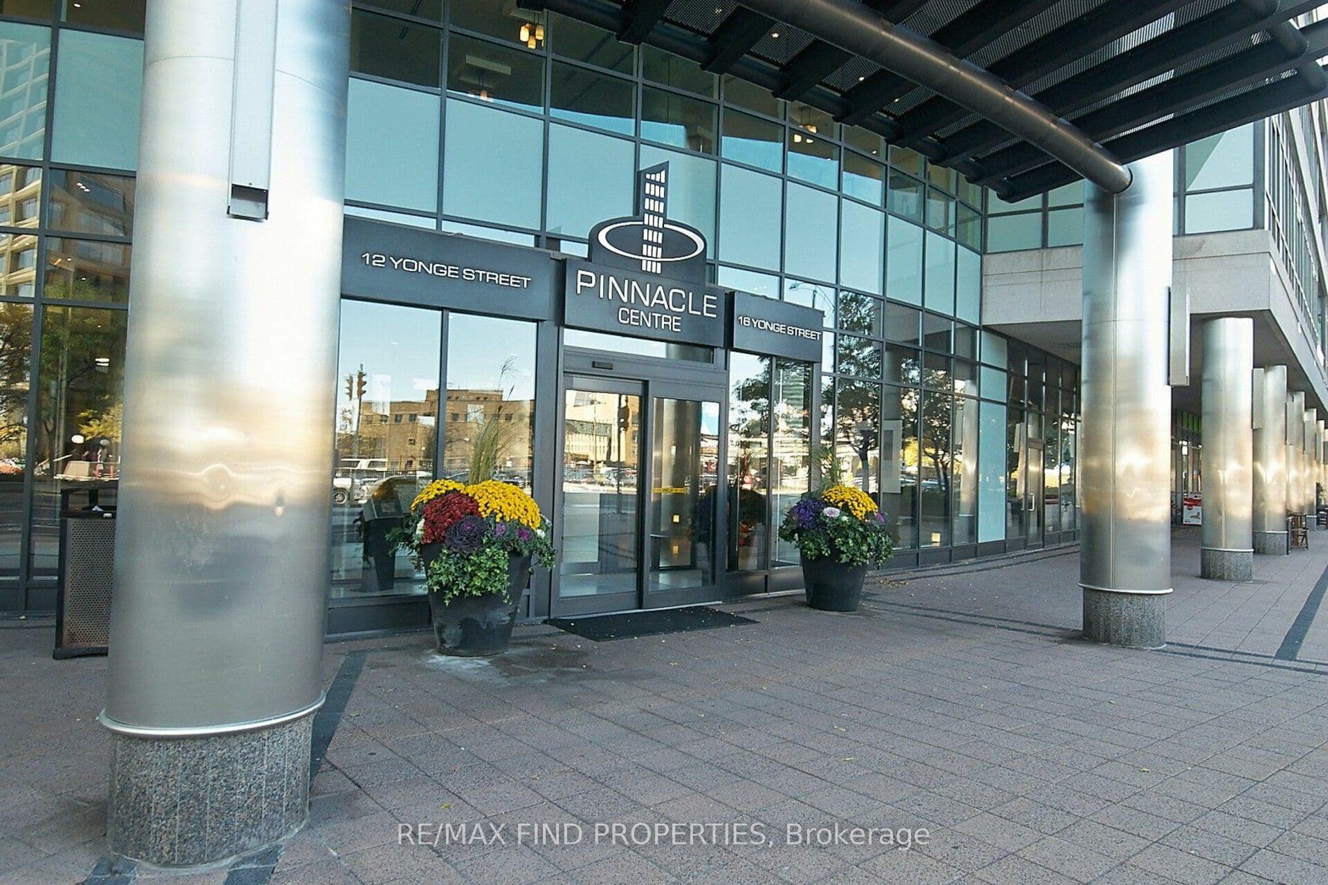12 Yonge Street 1505, Toronto, ON M5E 1Z9