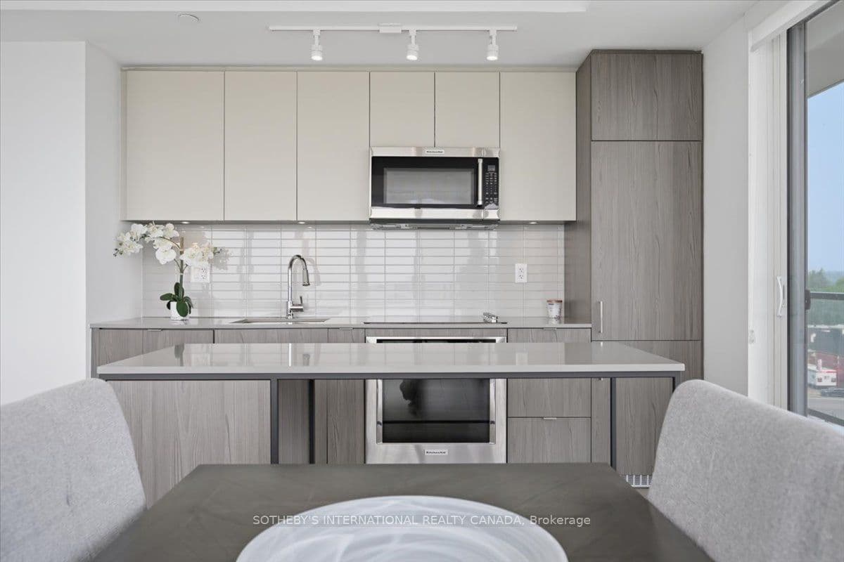 220 Missinnihe Way 705, Mississauga, ON L5H 0A9
