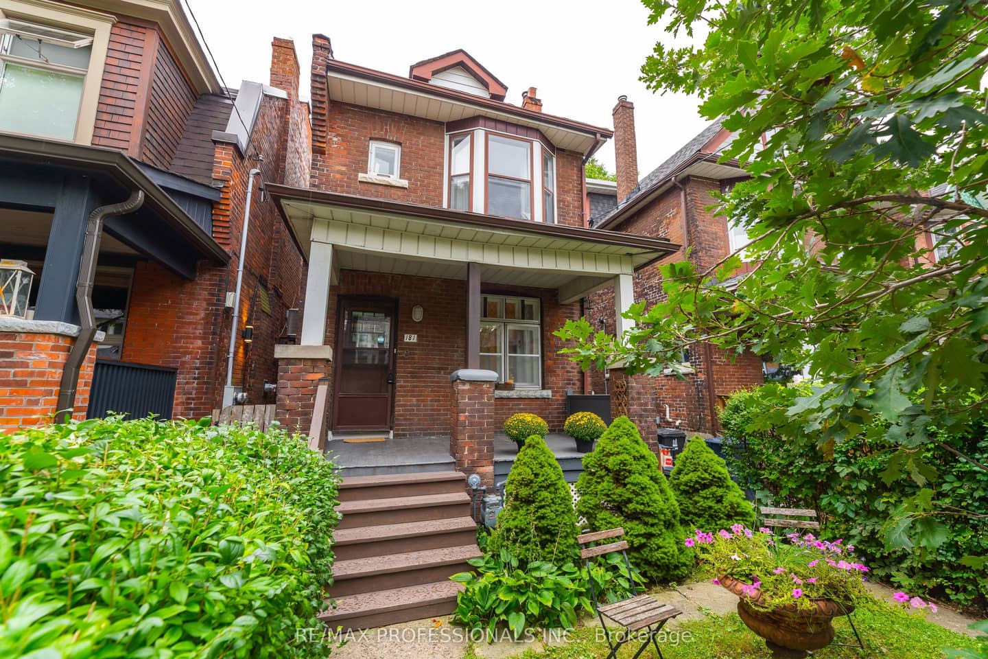 181 Garden Avenue, Toronto, ON M6R 1H8