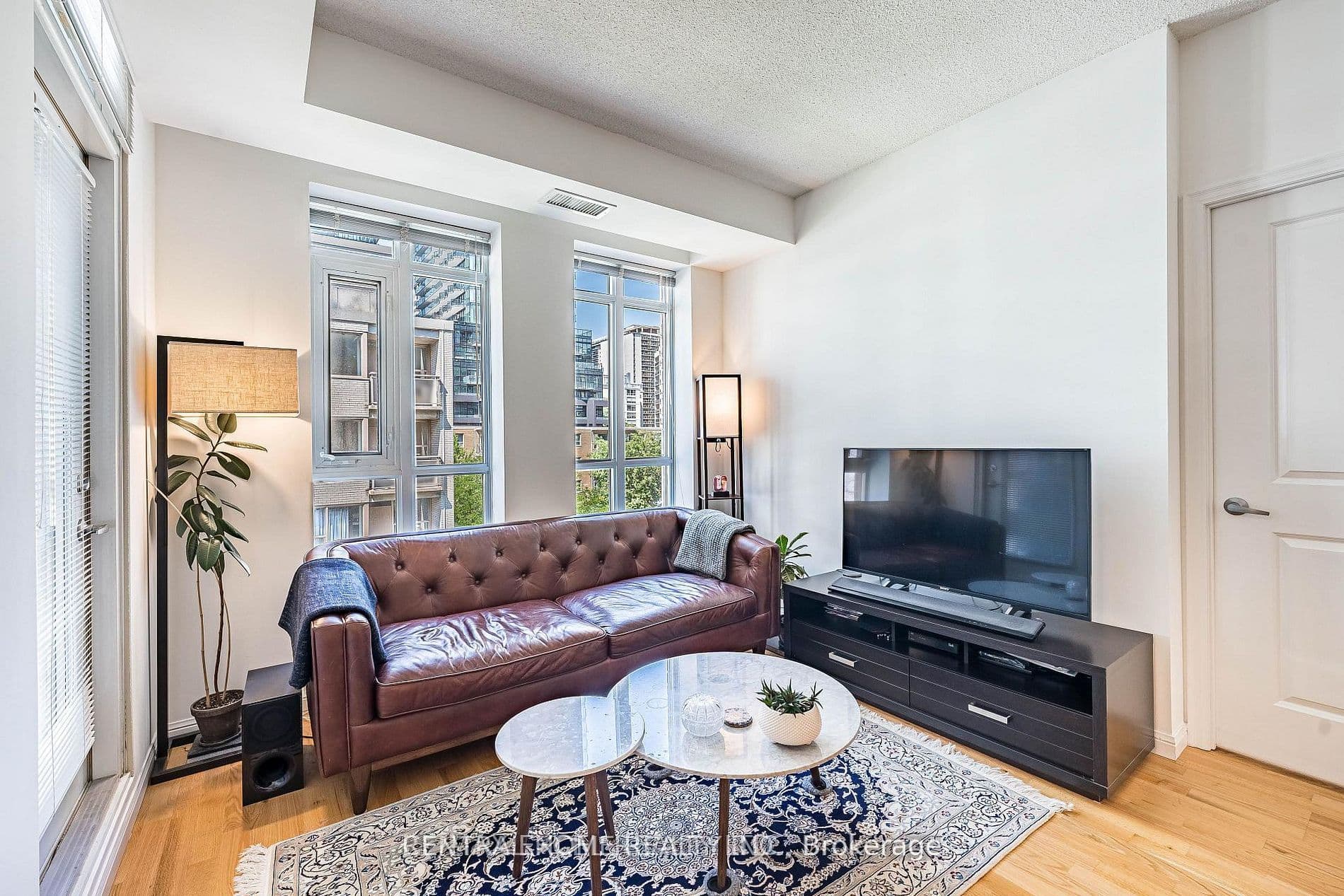 900 Mount Pleasant Road 426, Toronto, ON M4P 3J9