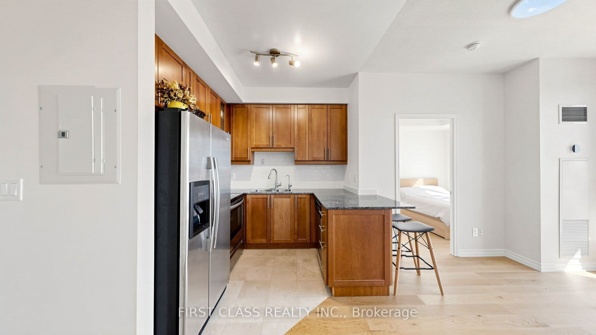 18 Holmes Avenue 612, Toronto, ON M2N 0E1