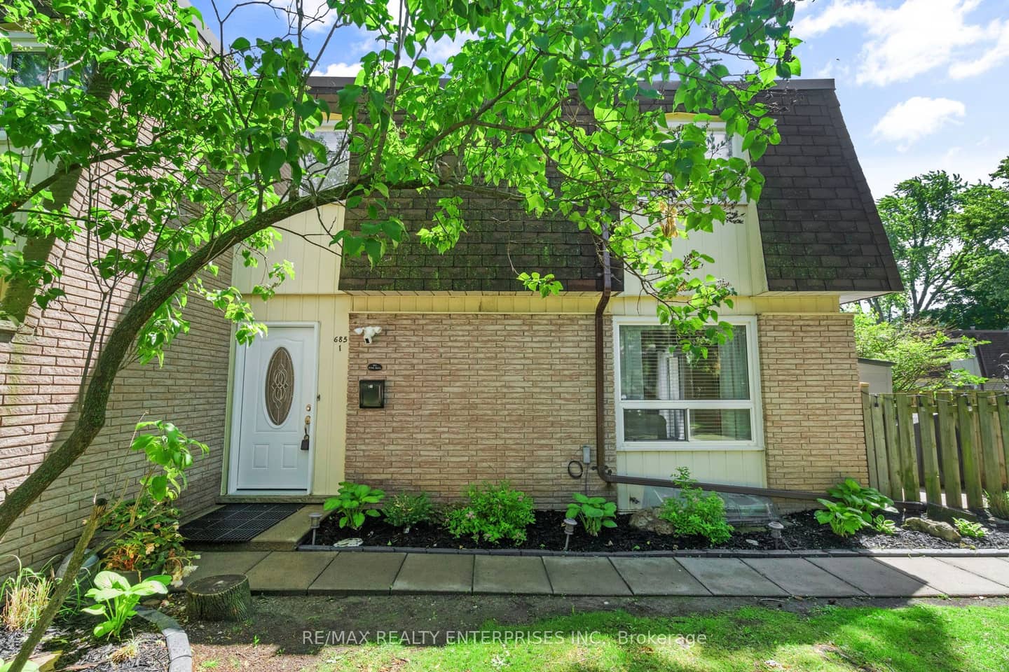 685 Francis Road 1, Burlington, ON L7T 3X6