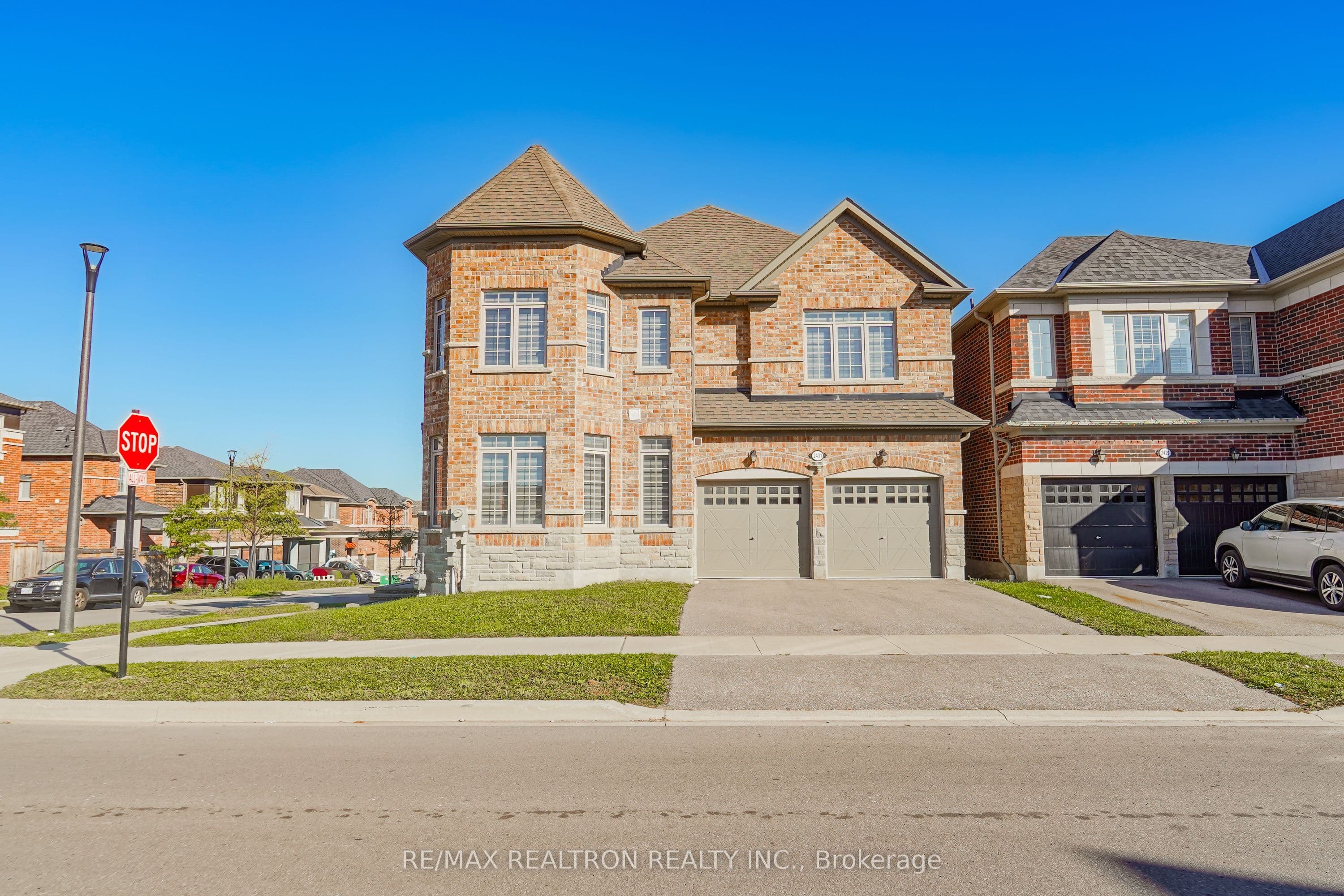 2431 Hibiscus Drive, Pickering, ON L1X 0H1