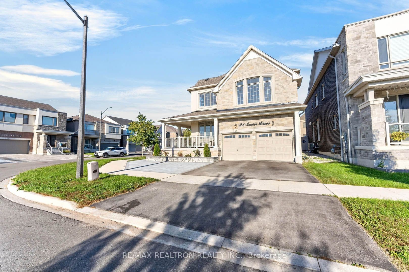 21 Souter Drive, Whitby, ON L1P 0J6