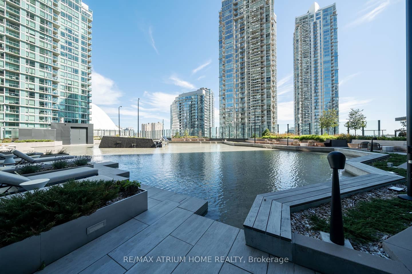 3 Concord Cityplace Way 4510, Toronto, ON M5V 0X4