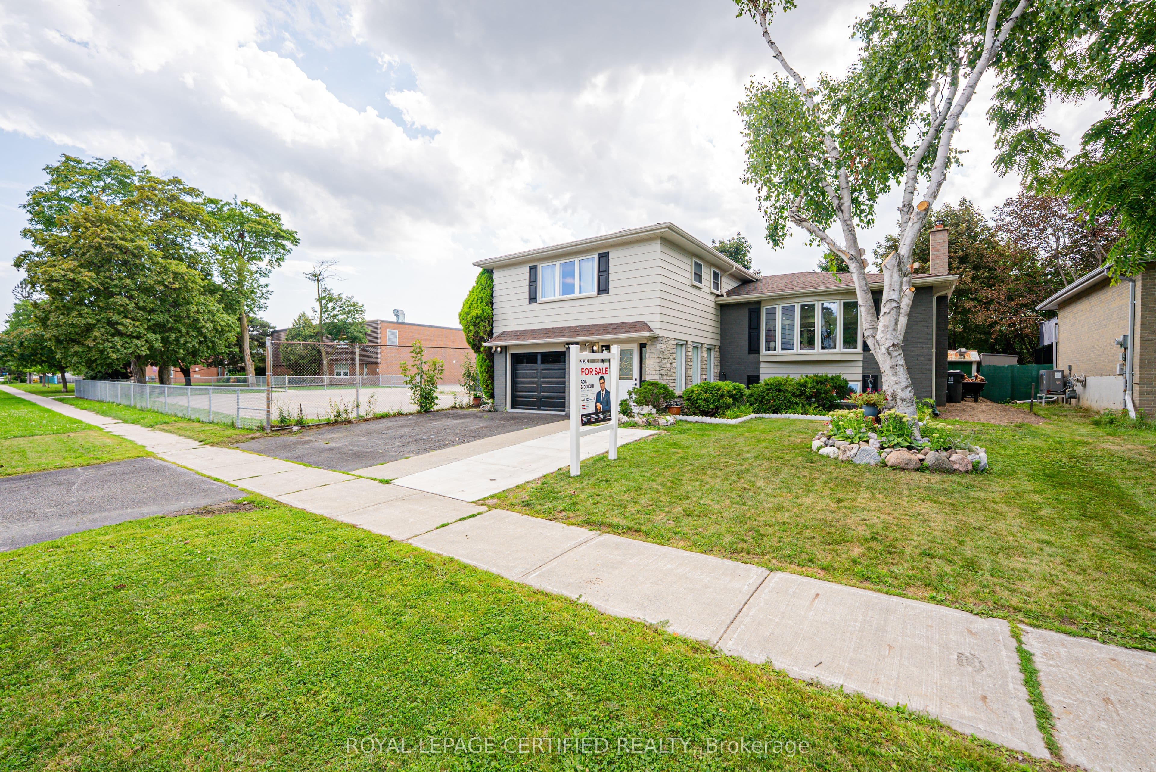 48 Highcastle Road, Toronto, ON M1E 4N1