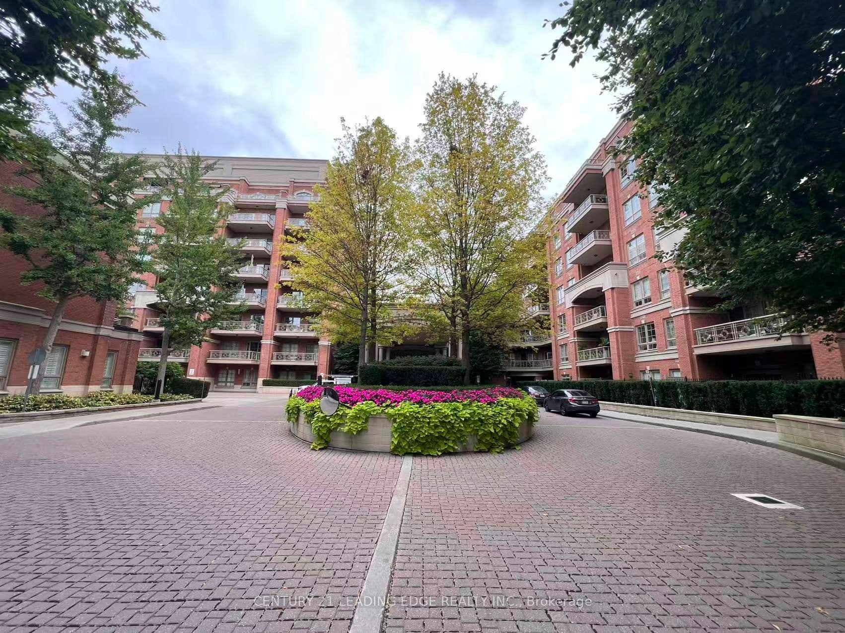 21 Burkebrook Place 612, Toronto, ON M4G 0A2