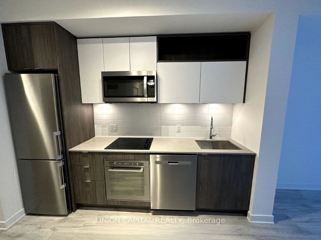60 Princess Street 831, Toronto, ON M5A 2C7